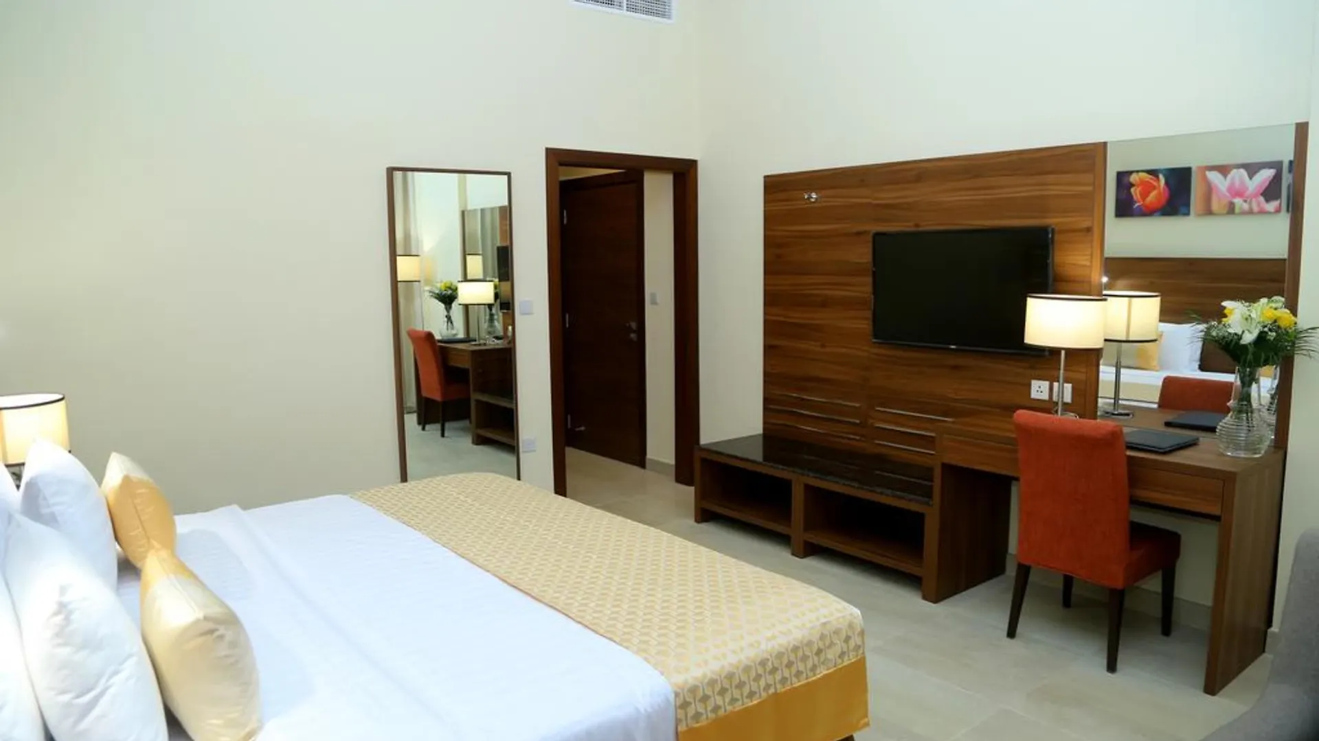 Tulip Al Barsha Hotel Apartment Dubai 4*,